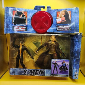 2000 X-Men Movie Wolverine & Sabretooth 2 pk SPANISH EDITION - FACTORY DEFECT